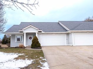 1361 E Pointe Rdg, Holland, MI 49423