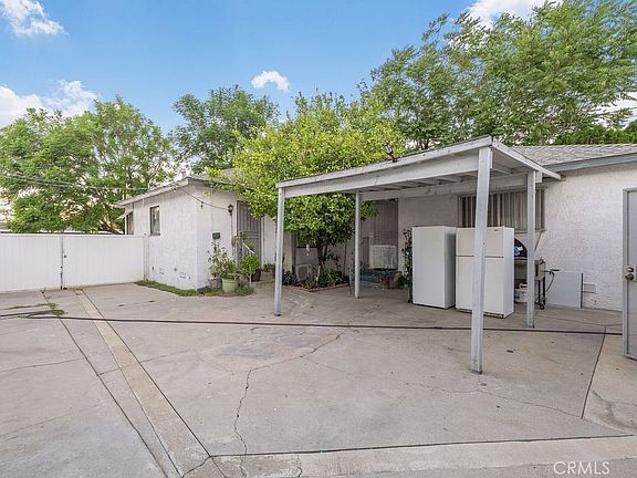 3rd image of 820 Larch St