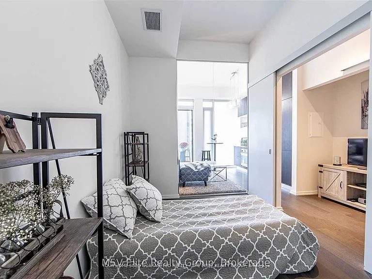 5 Soudan Ave #1512 — Photo 5