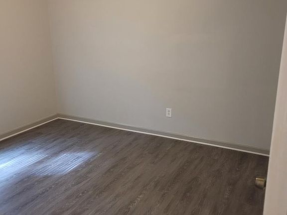 5th image of 305 Hamilton Glenn #305