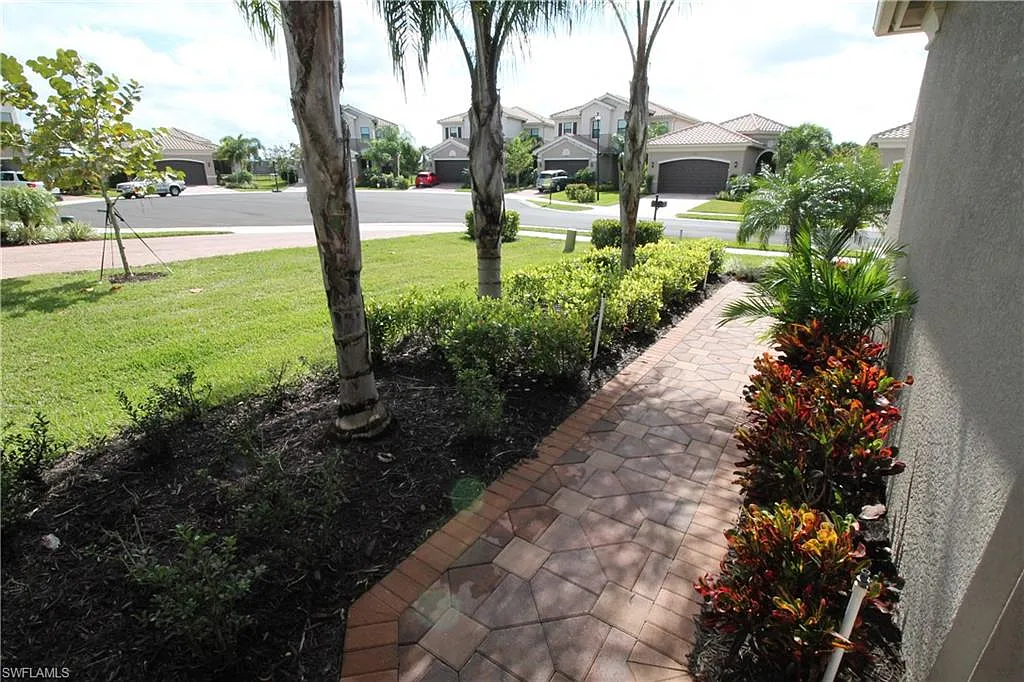 3 bed, 2.5 bath, 2213 sqft, $8,000 — Photo 3