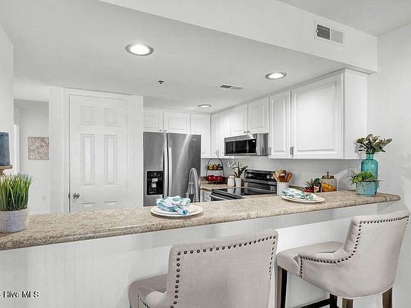 3rd image of 1518 Lake Park Boulevard S #3d