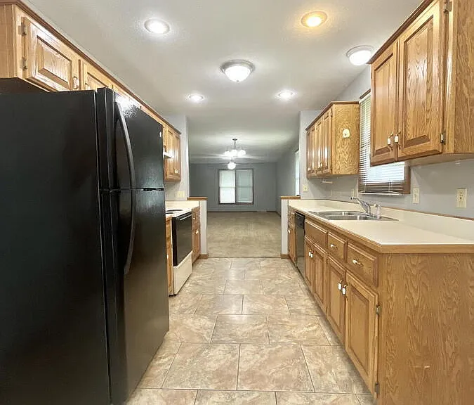 808 Grant St — Photo 35