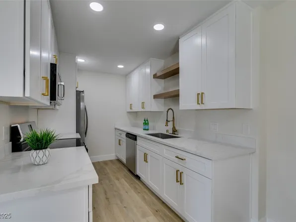 3606 Villa Knolls East Dr, Las Vegas, NV 89120