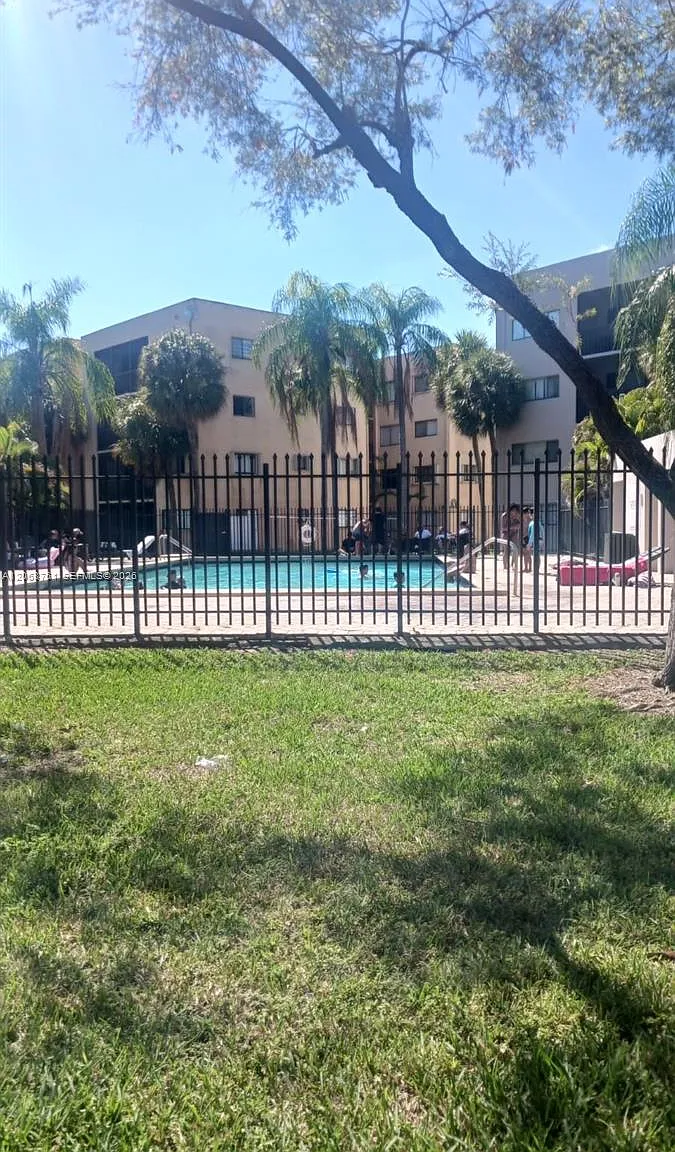 Horizons West Condo #7 — Photo 4