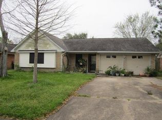 1320 Clover Dr, Angleton, TX 77515