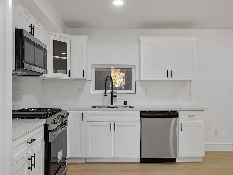 2708 S Cochran Ave — Photo 19