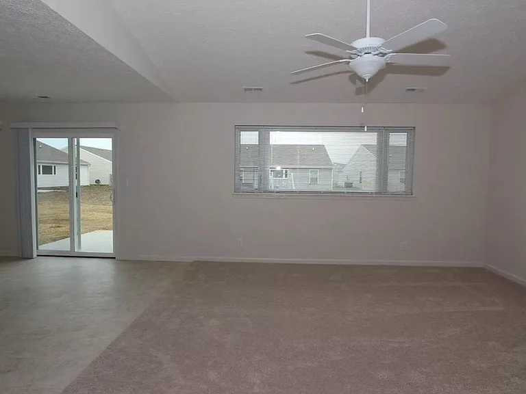 2425 Cushing Dr — Photo 3