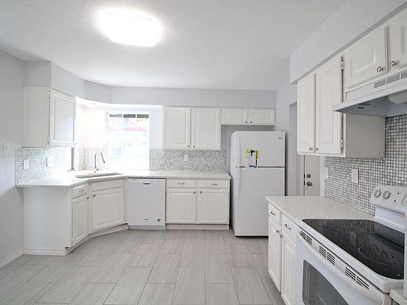 4th image of 3112 Jamestown Dr