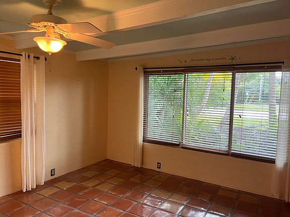 5th image of 819 W Shore Dr