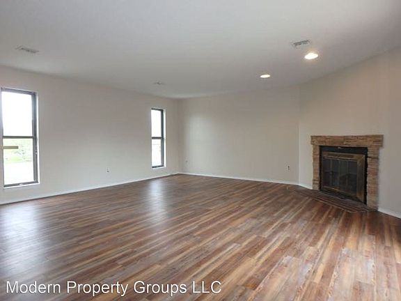 4th image of 103 Sieville Ave #B