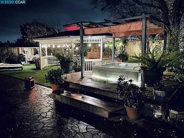 Serene Backyard perfect for entertaining guests