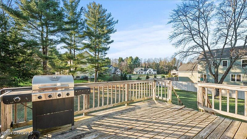 5th image of 972 Benedict Road
