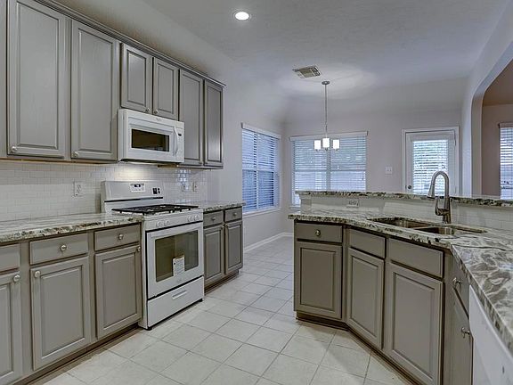 2nd image of 7831 Autumn Hollow Ln
