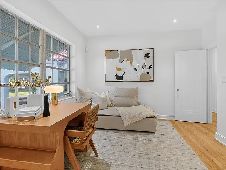 1305 Alhambra Cir — Photo 34