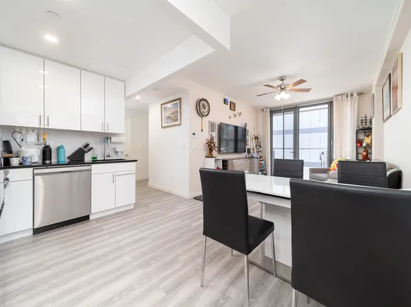 144-27 Sanford Avenue image 3 of 18