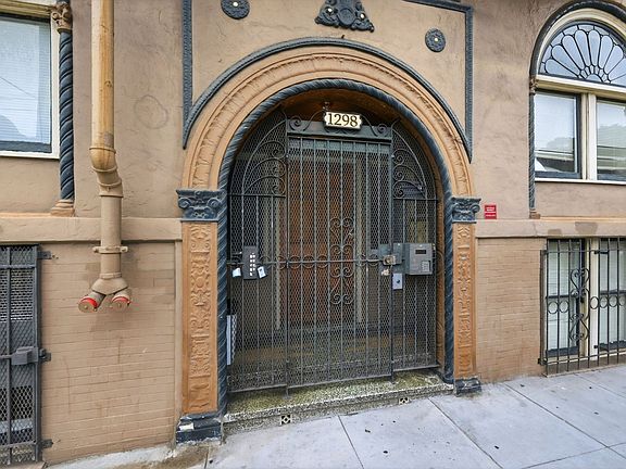 2nd image of 1296 Haight St #1
