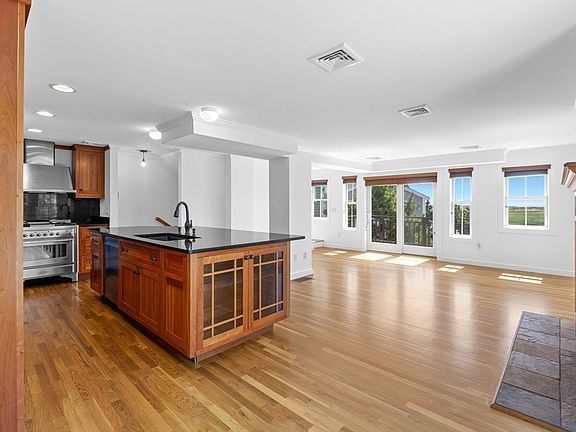 4th image of 15 Bradford Street Ext #D