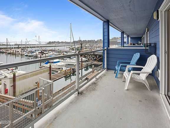 3rd image of 890 SE Bay Blvd #206