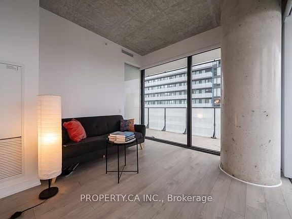 4th image of 185 Roehampton Ave #1303