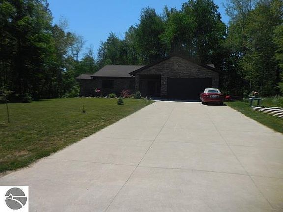 2nd image of 5775 Huron Woods Dr