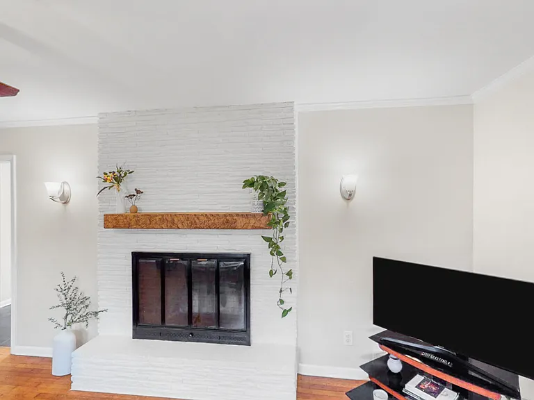 1306 Francisco Dr — Photo 3