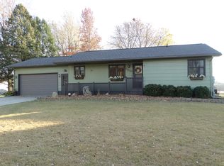 1510 Cantebury Cir, Grundy Center, IA 50638