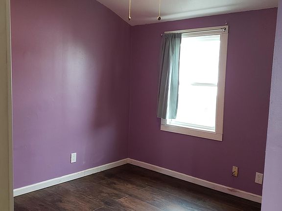 4th image of 22393 Fuller Ave