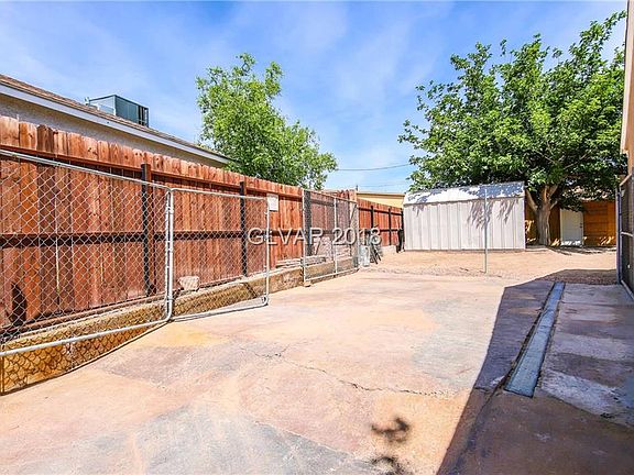 5th image of 1601 E Carson Ave