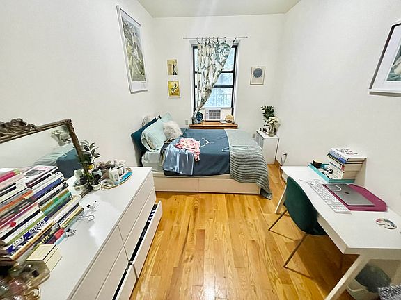 4th image of 294 W 92nd St