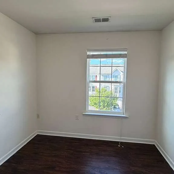 38 Lombard Ln — Photo 25