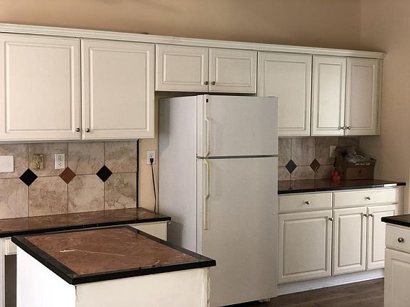4th image of 527 Sydney Michelle Ln