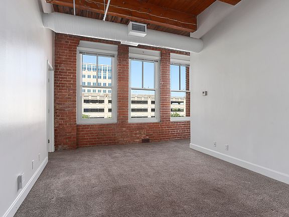 3rd image of 412 W 8th St APT 404