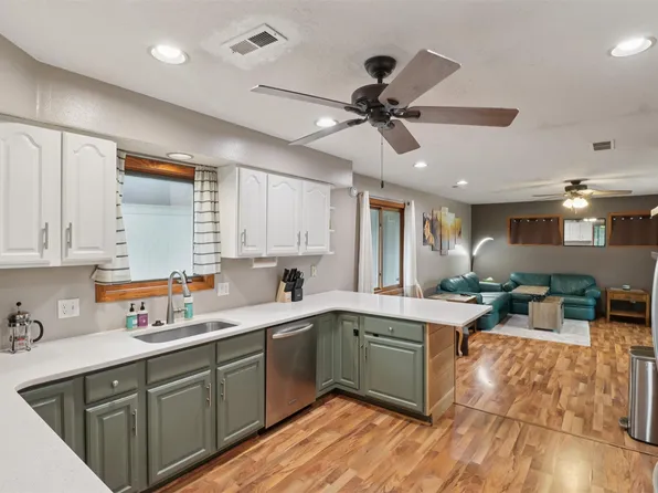 3224 SW 2nd St, Des Moines, IA 50315