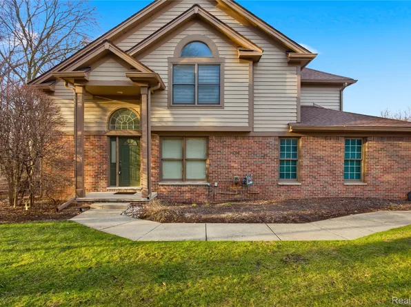 5351 Royal Vale Ln, Dearborn, MI 48126