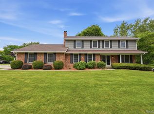 9277 Burning Tree Dr, Grand Blanc, MI 48439