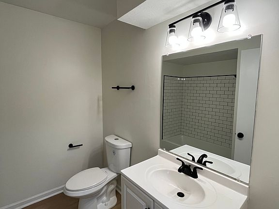 3rd image of 5976 Darby Ln