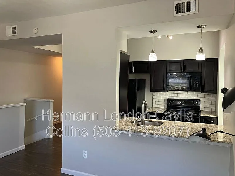 2 bed, 1.0 bath, 900 sqft, $995 — Photo 3