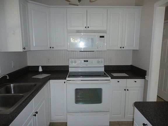4th image of 2719 Canary Dr
