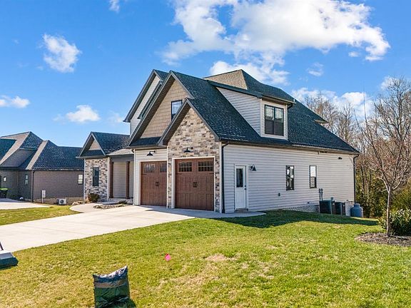 4th image of 1089 Elk Creek Rd