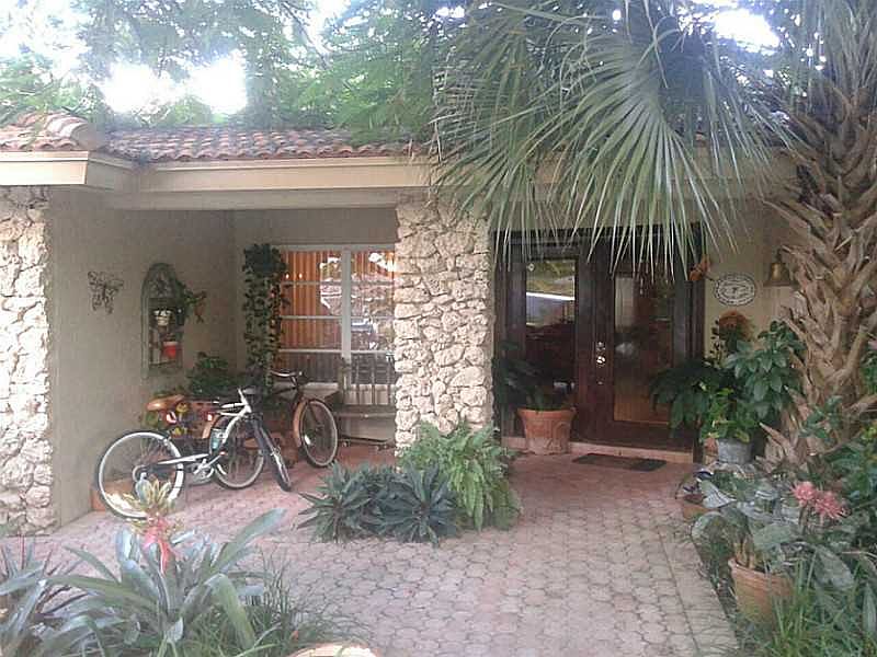 1st image of 390 Golfview Dr