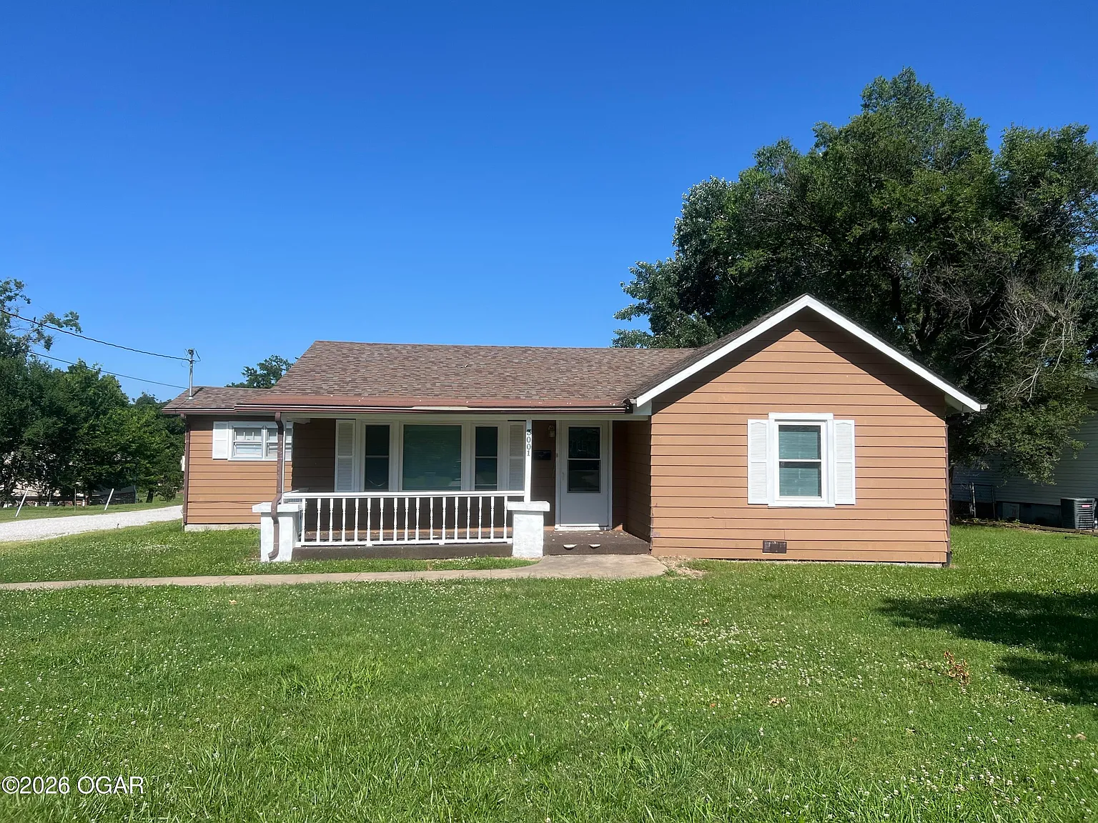 3 bed, 2.0 bath, 2000 sqft, $1,400 — Photo 1