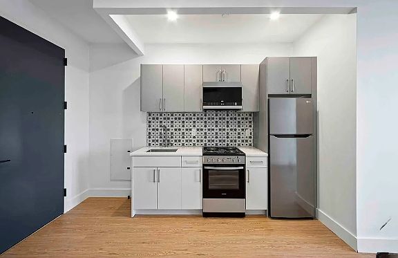 3rd image of 160 Erasmus St #4C