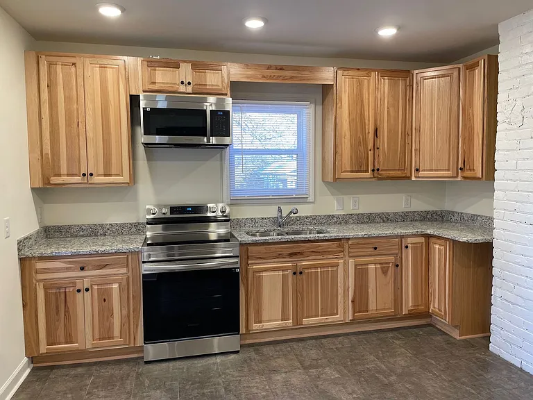 1125 N Main St — Photo 5