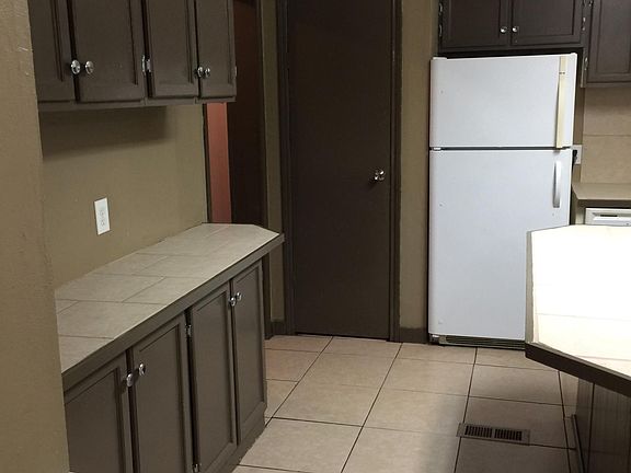 5th image of 292 Lawrence St