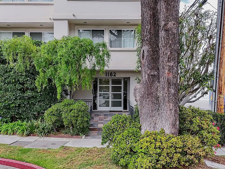 1182 Wellesley Ave #401 — Photo 47