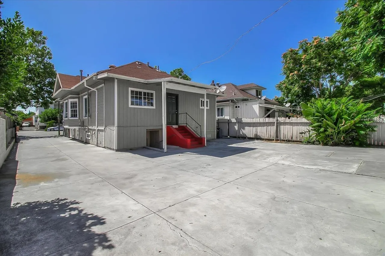 N 13th St 380 - RM6 — Photo 2