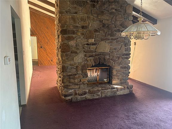 5th image of 320 Country View Dr