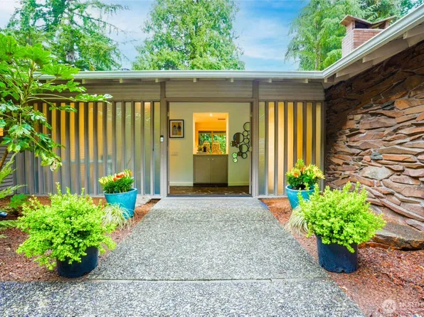 1016 122nd Avenue SE, Bellevue, WA 98005