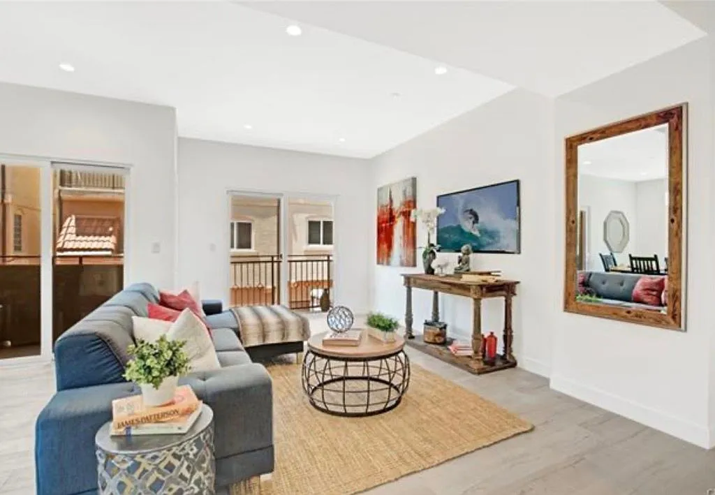 3 bed, 3.5 bath, 1536 sqft, $3,850 — Photo 3